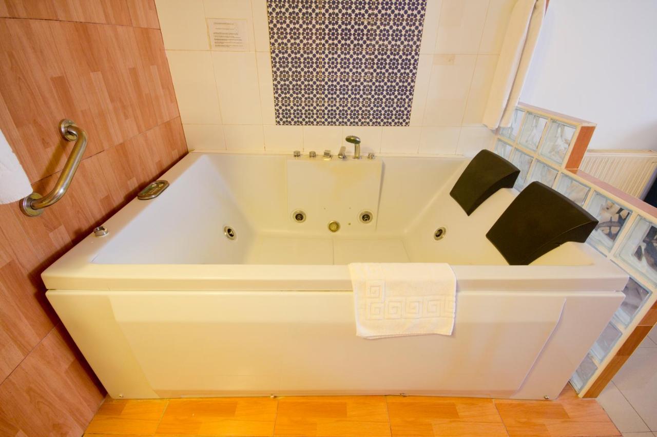 Hostal Nueva Andalucia Alcalá de Guadaira Εξωτερικό φωτογραφία