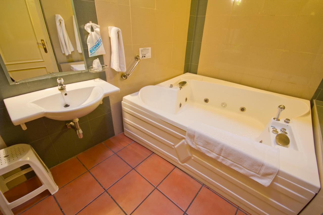 Hostal Nueva Andalucia Alcalá de Guadaira Εξωτερικό φωτογραφία